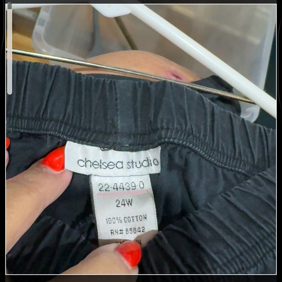 MID-Calf Clam Digger Pants Appliqué cuff SUCH A GREAT pair of Pants - Picture 5 of 6